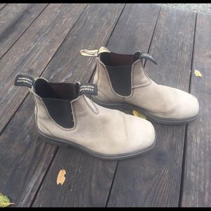 Blundstone boots in sand color